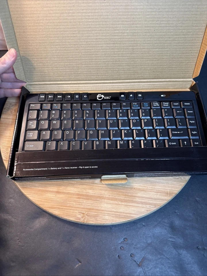 NIB mini multimedia ultraslim keyboard SIIG wireless nano receiver - Image 4 of 4