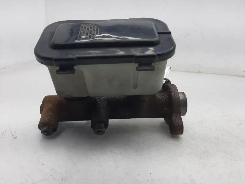 Cilindro maestro de freno 94-97 Dodge Ram 2500 04778453 Foto 2 de 4