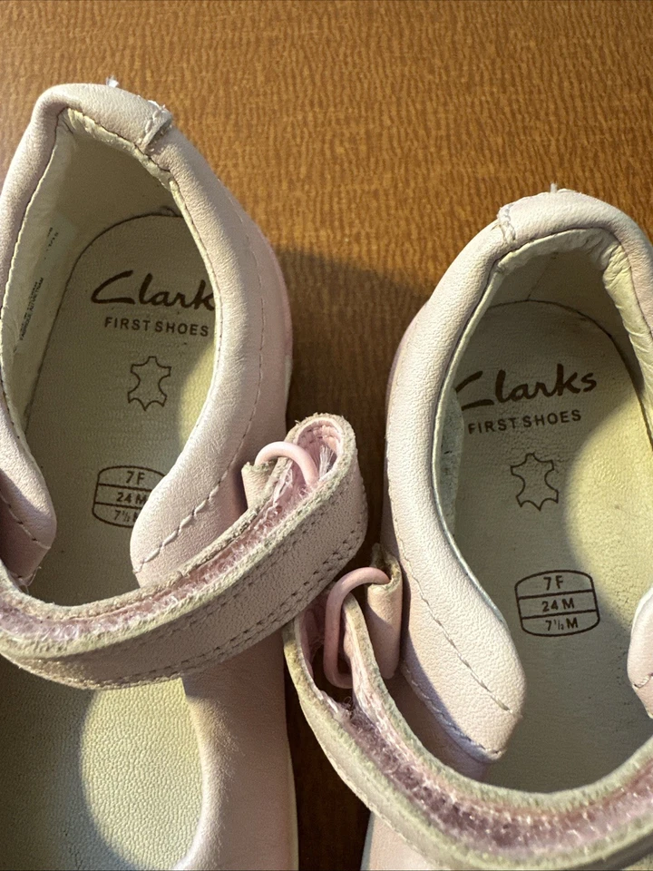 Сандалии Clarks First Shoes детские розовые стандартного покроя размер 7F или 7,5 с ромашкой - Изображение 4 из 4