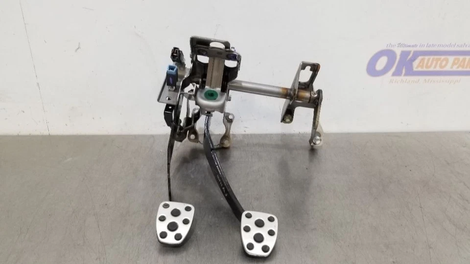 Juego de pedales de freno y embrague OEM 19 2019 TOYOTA 86  Foto 2 de 4
