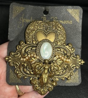Handcrafted 1994 Ramona Crutcher Victorian Woman Cameo MOP Brass Brooch Pin