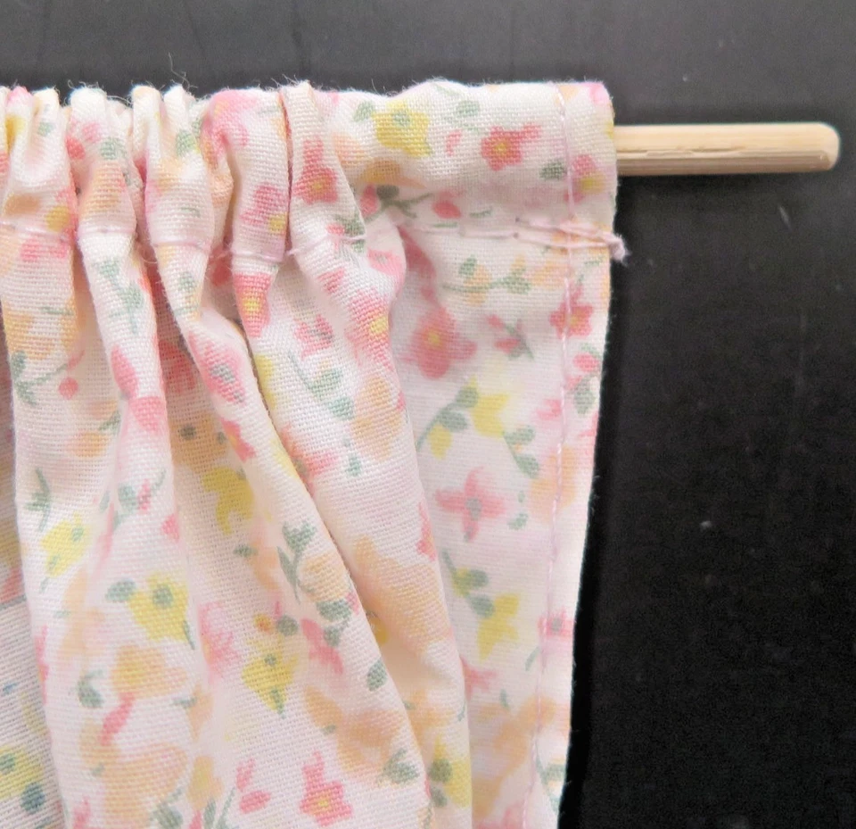 Dollshouse curtains 2 x. Pink/yellow flowers & green On pole 1:12th 7” - Image 4 of 4