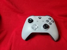 Xbox One Wireless Controller 1708 Gray (New Joysticks) Check Description