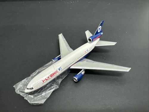 Dragon Wings 1:400 Scale Canadian Airlines McDonnell Douglas DC-10-30 55201 - Picture 9 of 11