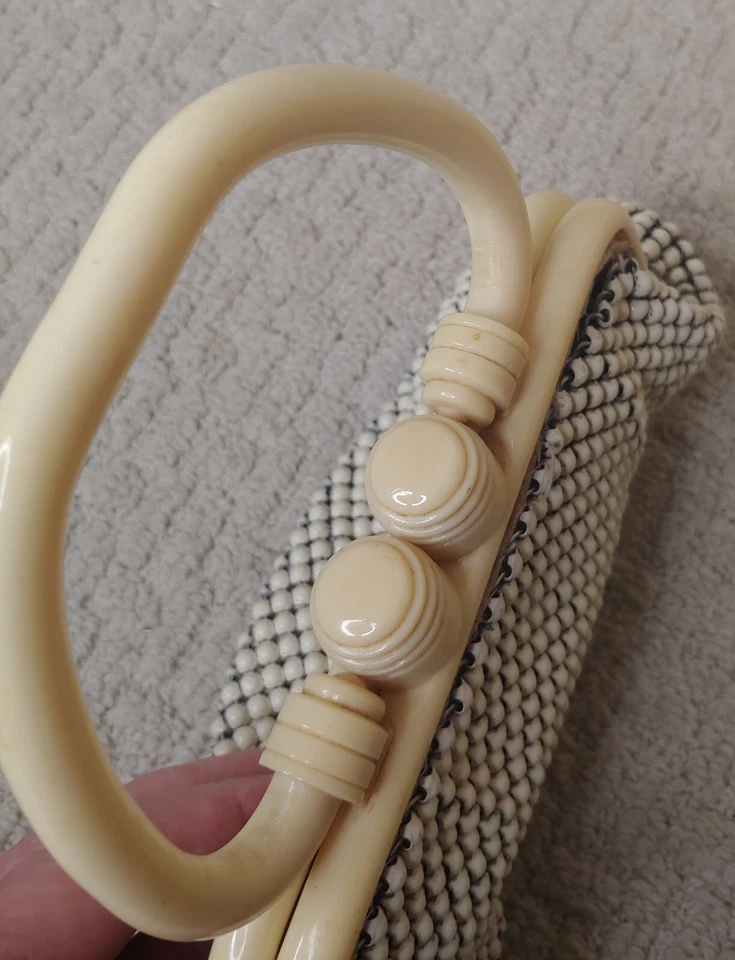 Bolso de Mano Vintage Whiting & Davis Malla Marfil Baquelita Grueso Mango Marco Art Deco Foto 3 de 4