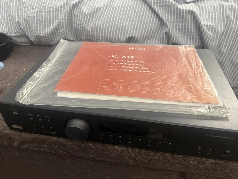 Amplificador integrado Arcam FMJ A18 en negro Foto 3 de 3