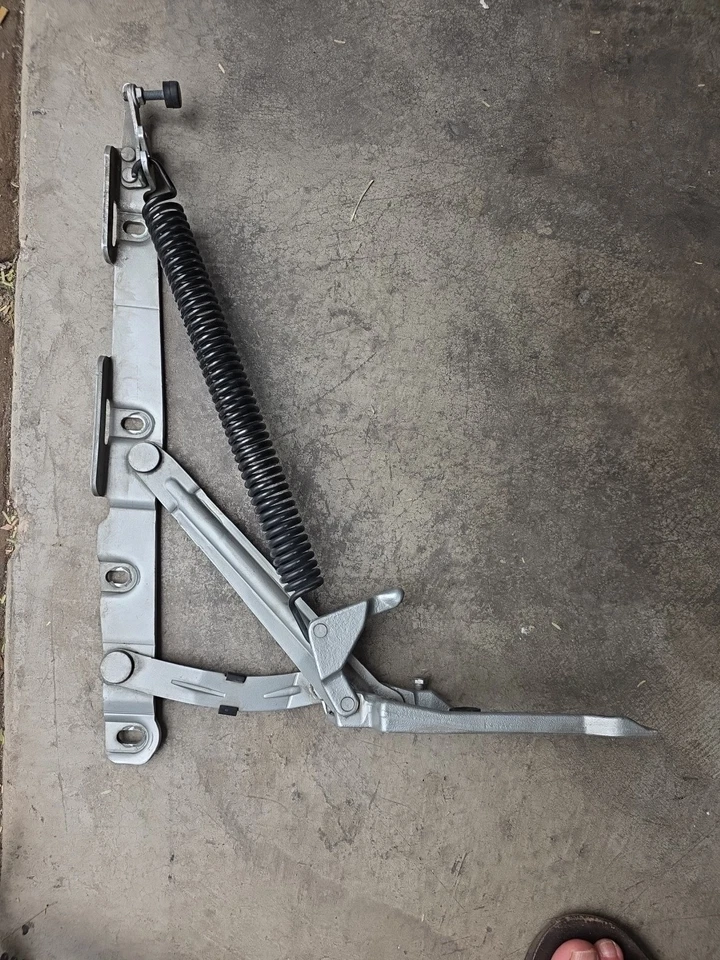 2 bisagras de maletero Mercedes-Benz Clase S. S430-S500 Foto 2 de 4