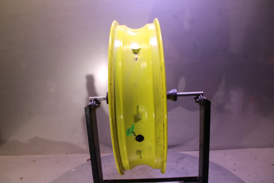 Yamaha YZF R3 2015 rueda trasera llanta trasera recta Foto 4 de 4