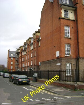 Foto 6x4 Peabody Trust Wohnungen, Walworth, Inhalt Straßenfront Bermonds c2014