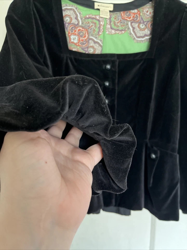 Chaqueta para mujer Elevenses Anthropologie negra de terciopelo cuello cuadrado manga abullonada 8 Foto 3 de 4