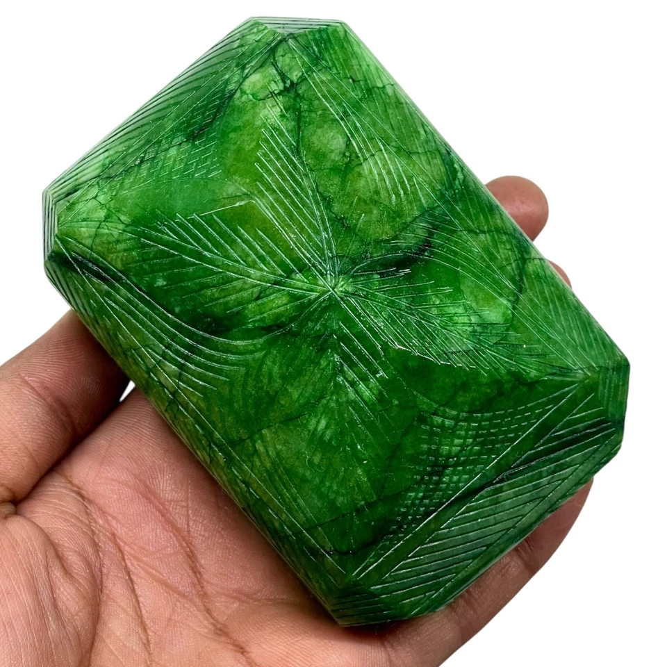 Enorme piedra preciosa tamaño museo tallada a mano esmeralda natural certificada de 3283 quilates Foto 3 de 4