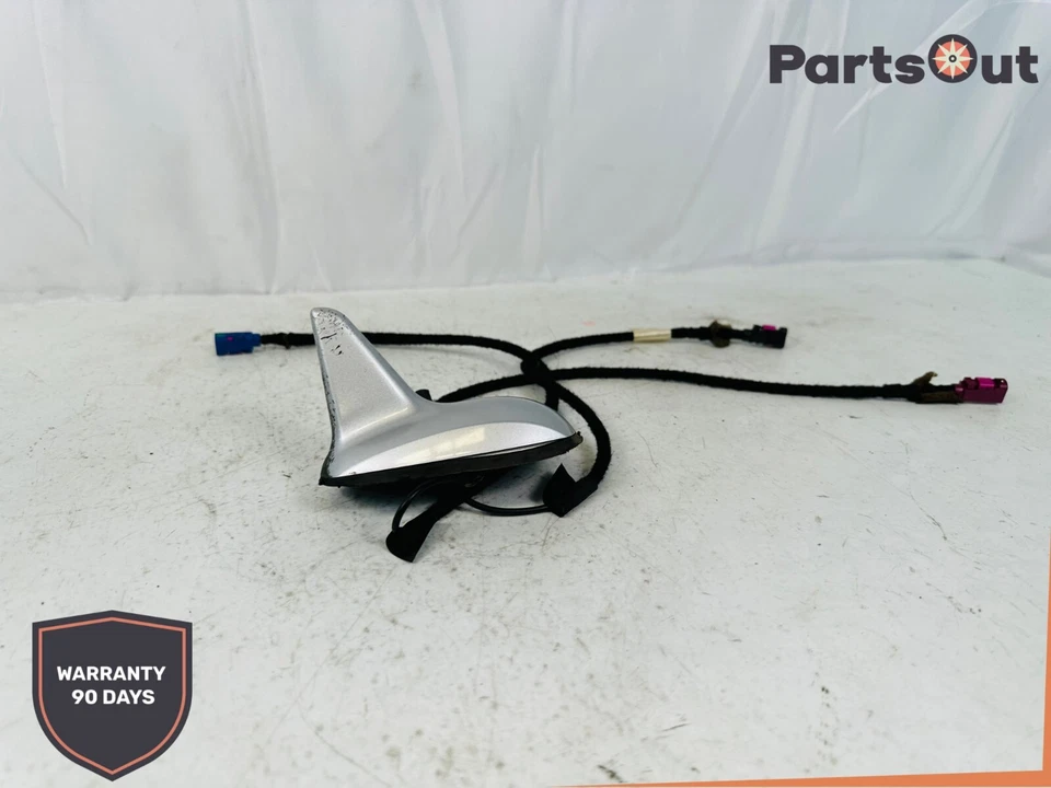 Antena GPS Mercedes W211 E350 CLS550 2007-2011 techo aleta de tiburón 2218202475 OEM Foto 2 de 4