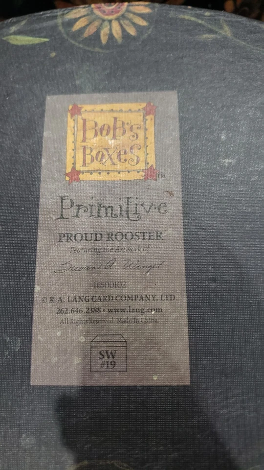 VINTAGE BOB'S BOXES PRIMITIVES. SET OF 4 STACKING BOXES. OVAL "PROUD ROOSTER."  - Image 4 of 4