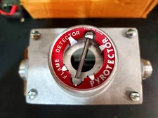 NEW Det-Tronics 30-2021E-24 UV Explosion Proof Flame Detector 004792-00 13-0012