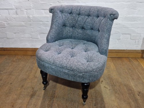 Button parlour salon chair - bedroom chair