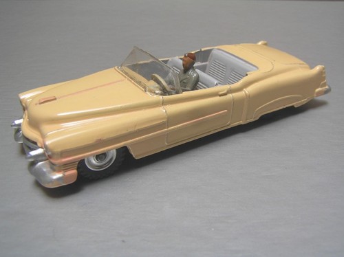 Dinky Toys 131 Cadillac Eldorado Convertible tan with spun hubs VG Condition - Picture 3 of 8