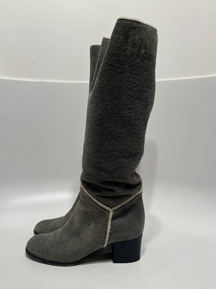 BOTAS CHANEL DE COLECCIÓN CUERO GRIS LOGO CC 36.5 Foto 3 de 4