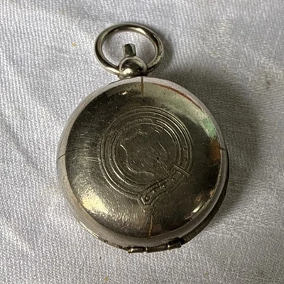 Antique Vintage Silver Plated Half Sovereign Holder 22mm Coin Holder - Image 1 of 4