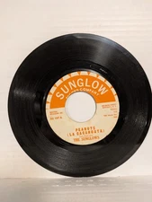 45 ~The Sunglows: "Happy Hippo / Peanuts" 1965 Sunglow (EX)