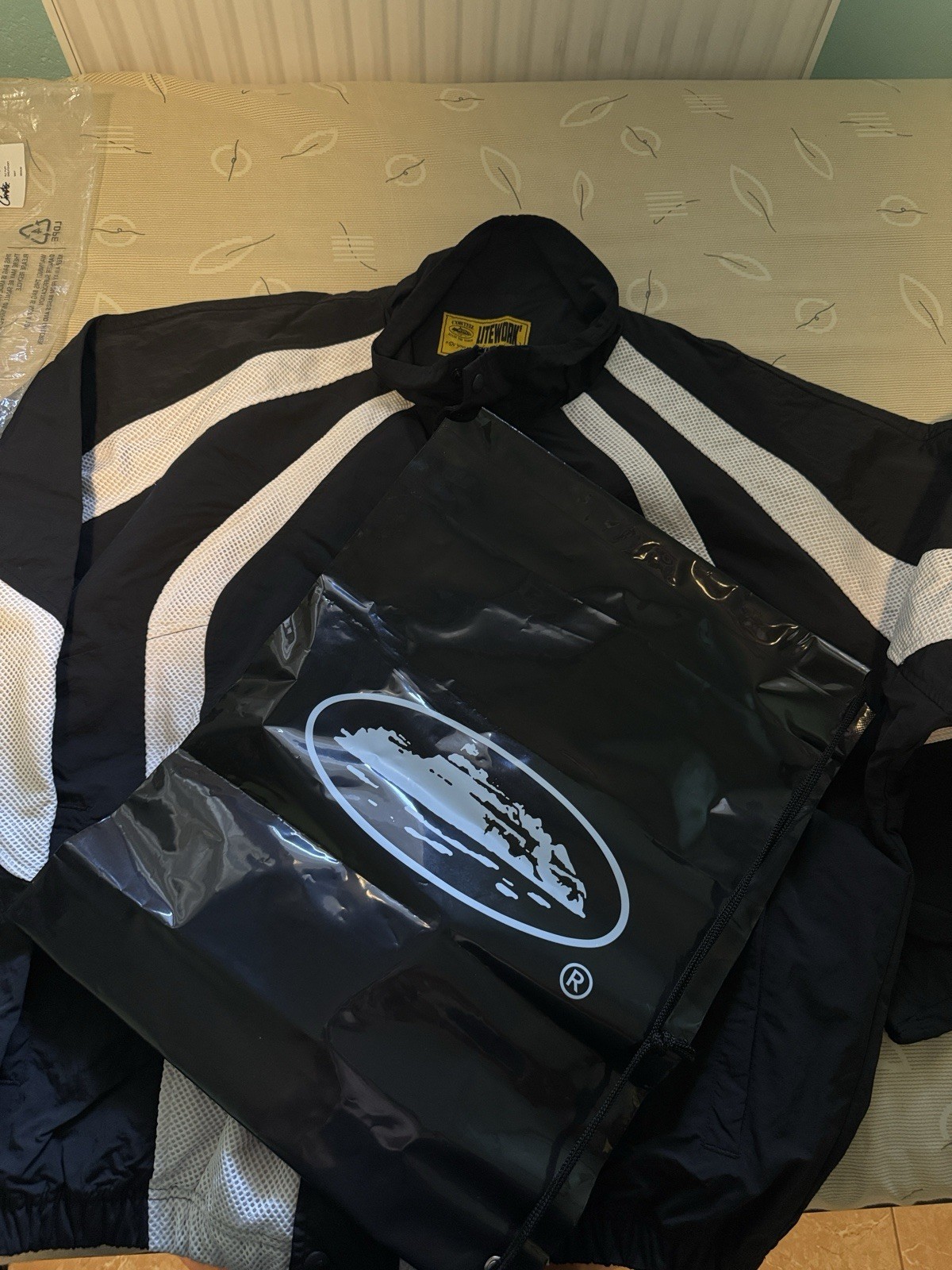 Corteiz Vertigo Shuku Jacket Black White Size Medium Brand New image 7