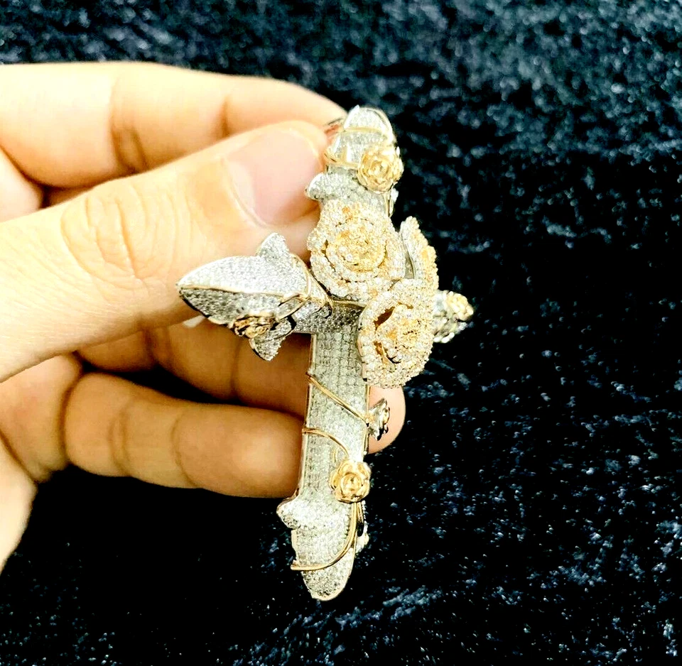 Colgante Cruz Religiosa Redonda Diamante Creado en Laboratorio 3Ct Chapado en Oro 14K Dos Tonos Foto 3 de 4