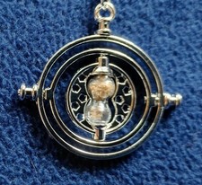 Harry Potter: Kette kleiner Zeitumkehrer - silberfarben (goldener Sand)