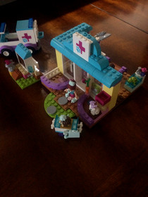 LEGO Juniors: Mia's Vet Clinic (10728) W/INSTRUCTIONAL MANUAL 100% COMPLETE