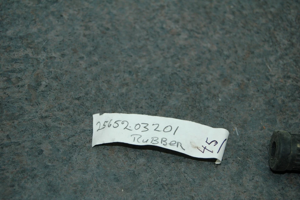 NUEVO DE STOCK Suzuki 25652-03201 palanca de cambios goma b100 t10 t250 mt50 ts50 gs550 nuevo Foto 2 de 4