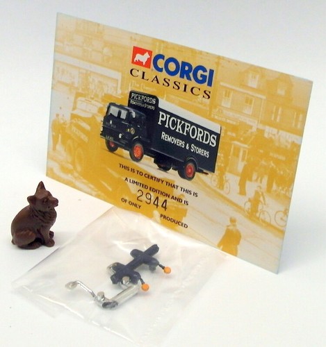 Corgi 1/50 Scale 22701 - Bedford TK Box Van - Pickfords - Picture 3 of 3