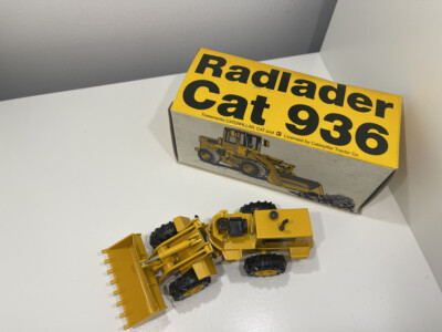 ミニカー Radlader Cat 936 1:50 Caterpillar Cat 936 Wheel Loader - Conrad 1:50 Scale Diecast