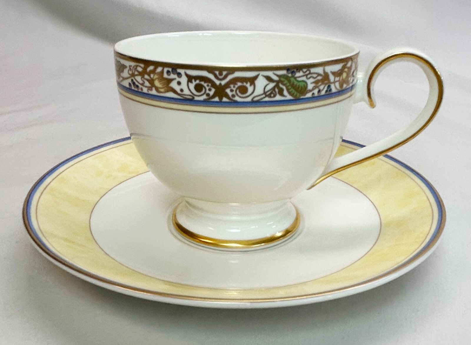 Villeroy & Boch Villa Cannes 5 piece Place Setting Bone China Made in Germany