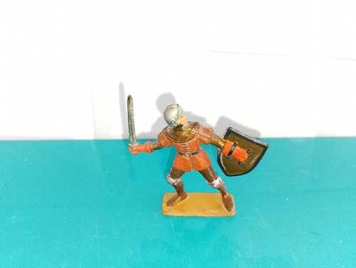 Figurine Starlux - Soldat Médiéval Chevalier Avec Fléau (arme), Couleur Verte