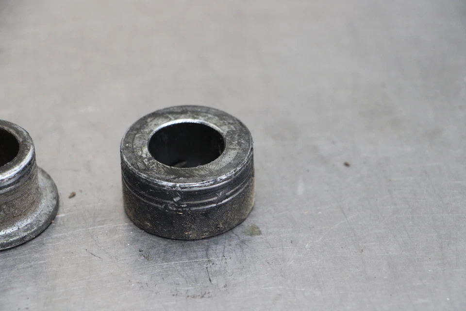 08-12 SUZUKI KATANA 650 espaciadores de eje de rueda trasera Foto 2 de 4