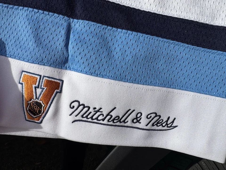正品 Mitchell Ness 1977 - 78 匹兹堡企鹅 Dave “Hammer” Schultz 球衣 — 第 4/4 张图片