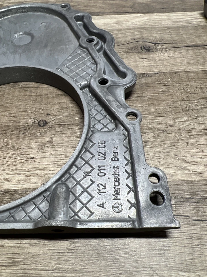 Cubierta del cigüeñal trasero OEM 1120110208 Mercedes Benz ML500 ML320 ML350 ML55 AMG Foto 2 de 4