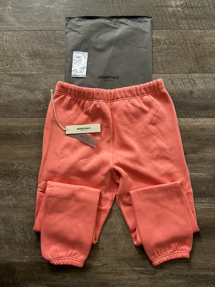 NUEVO Pantalones deportivos Essentials Fear of God coral con puños talla pequeña 100 % auténticos✅ Foto 2 de 4