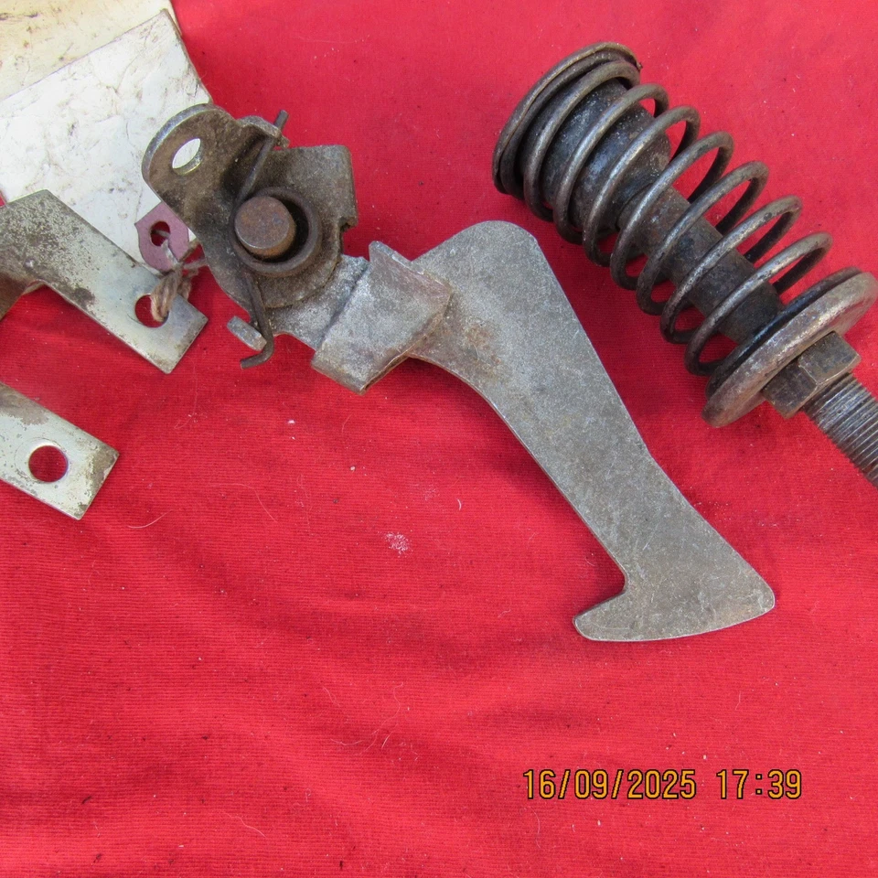 1965 1966 1967 Pontiac Gto Tempest Lemans trava de capô - Imagem 4 de 4