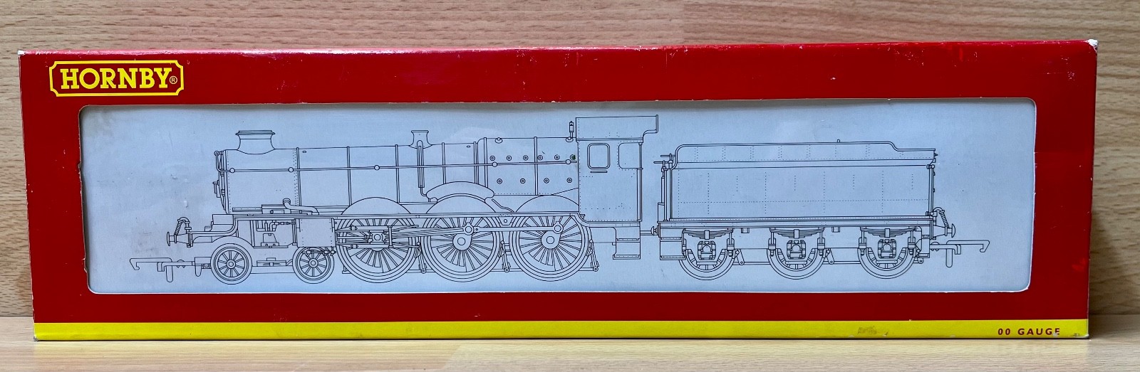 Hornby 'OO' Gauge R2280 B.R. Castle Class ""Blenheim"" Locomotive 5073 & Tender.
