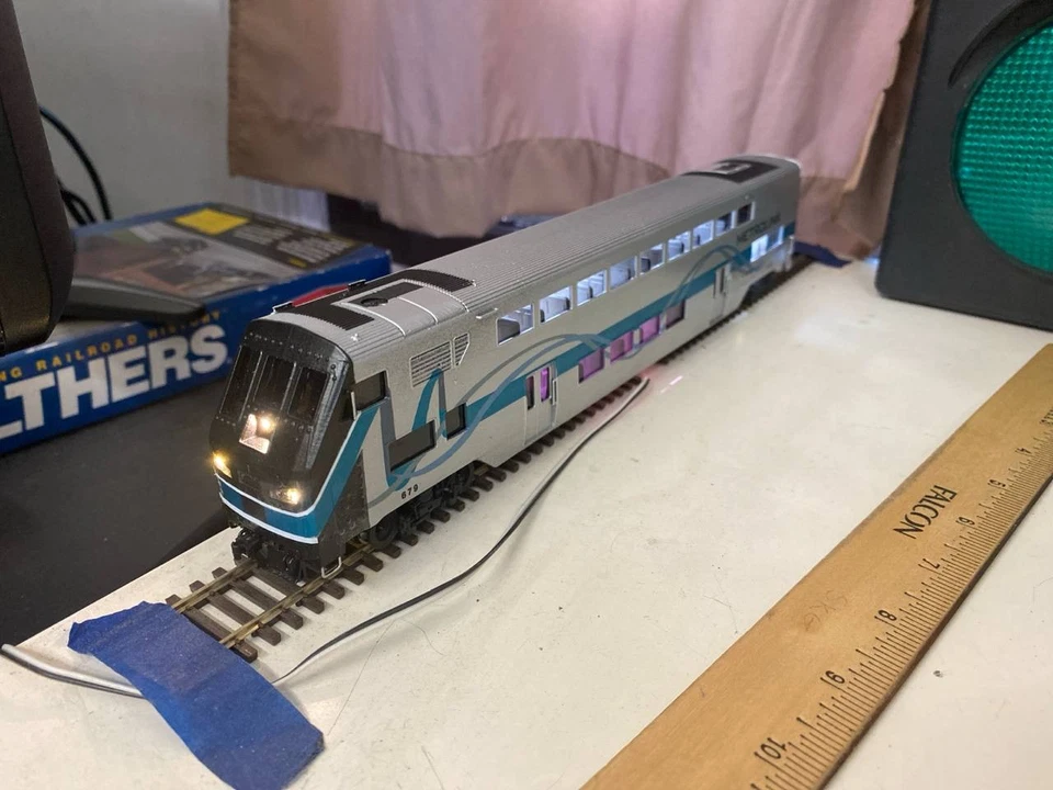 HO Metrolink Rotem Coach/CAB Car, lights, DCC ESU Sound, custom, figures - Image 2 of 4