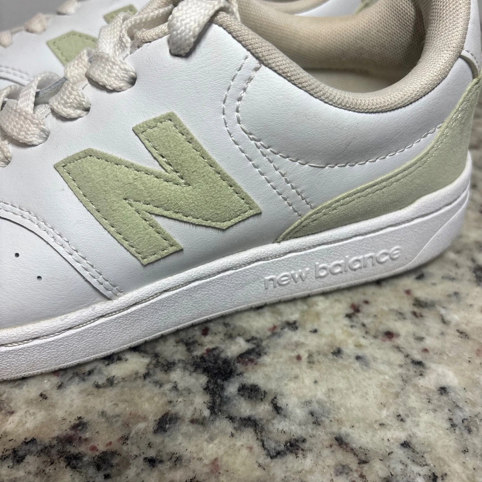 Zapatillas de tenis informales New Balance para cancha - Cuero blanco para mujer 8,5 Foto 2 de 4