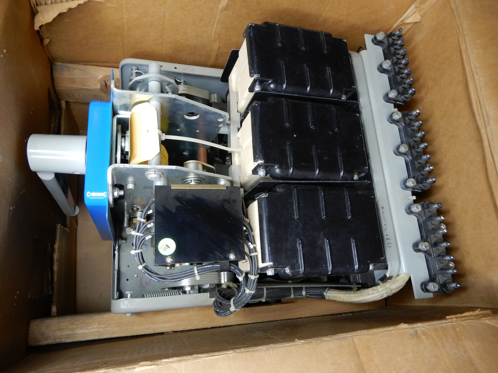GE AKR4AE30 CIRCUIT BREAKER / 800 AMP FRAME / ELECTRICALLY