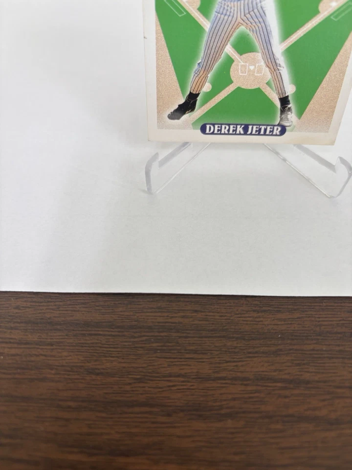 1993 Topps - Derek Jeter #98 (RC) 1992 selección del draft Yankees de Nueva York en muy buena condición Foto 2 de 4