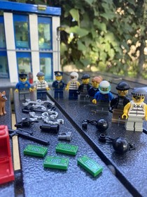 LEGO City Police Station 60141 Incomplete + Police Vehicles, K-9, 10 Figures