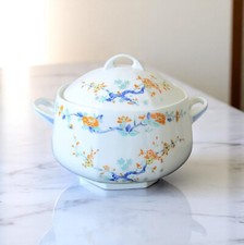 Limoges Lafarge. Légumier en porcelaine modèle Chants d'Oiseaux