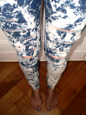 MACHINE NOUVELLE MODE SKINNYJEANS RÖHRENJEANS BATIK RISSE W28 L30 GR. 36 NEUW