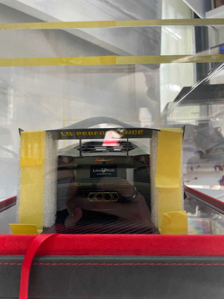 Lamborghini Aventador 2.0 LBWK(Matt Green Zero Zen)[Davis & Giovanni] 1/12 scale - Image 4 of 4