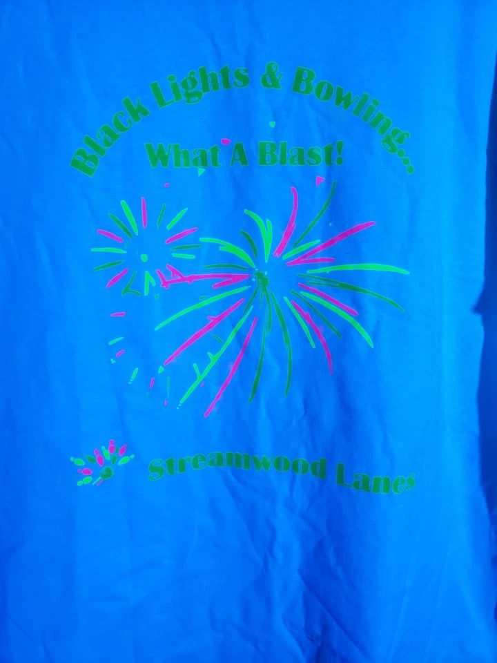 Black Lights & Bowling Large T-Shirt Glow in the Dark Streamwood Lanes Foto 3 de 4