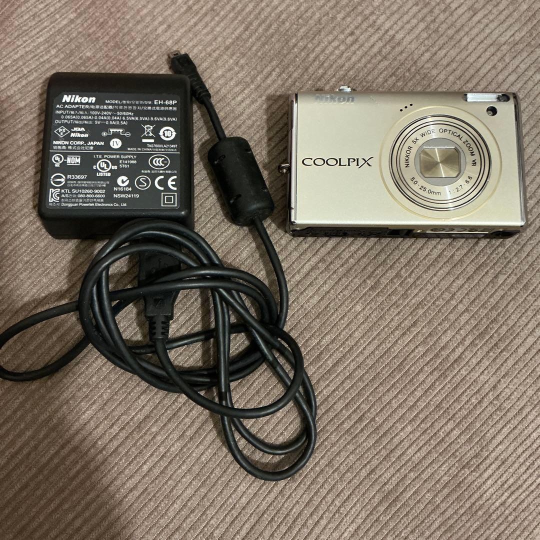 Nikon COOLPIX S640 Digital Camera with Charger and USB Cable
