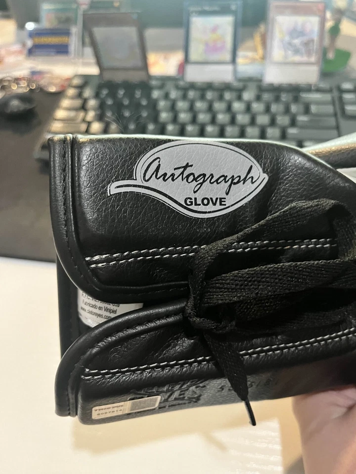 Juan Manuel Marquez Signed Cleto Reyes Black Boxing Glove TRISTAR AUTHENTICS - Image 4 of 4