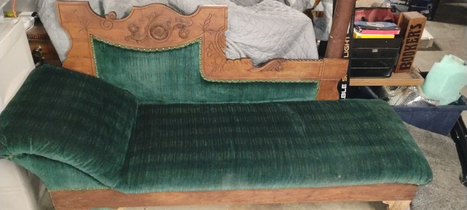 LATE 1800s ANTIQUE VICTORIAN FAINTING COUCH - Image 3 of 4
